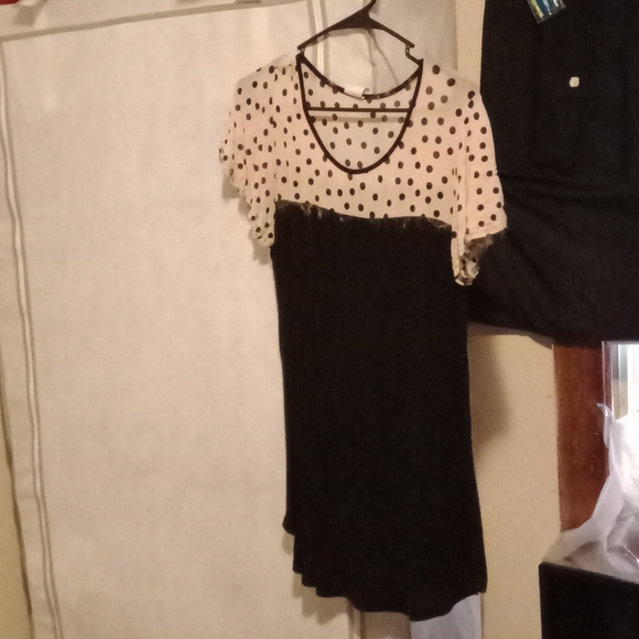 Blouses - Picture 1 of 17